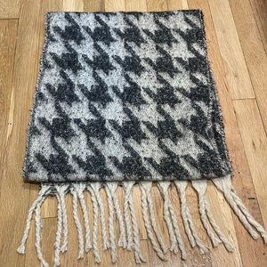 steve madden scarf black and white